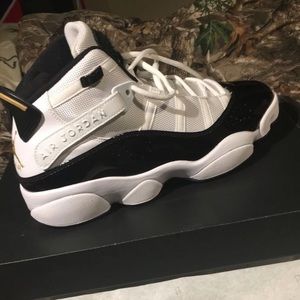 Mens 9.5 Jordan shoes. Worn 5 times. Been in the box ever since